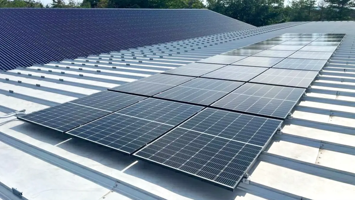 マーテックロジスティクスセンターの太陽光発電パネル設置